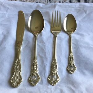 CULTERY NWT TABLE  47 PC‎ SILVERWARE